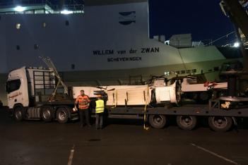 Reparatiewerkzaamheden in de scheepvaart op ieder uur van de dag.